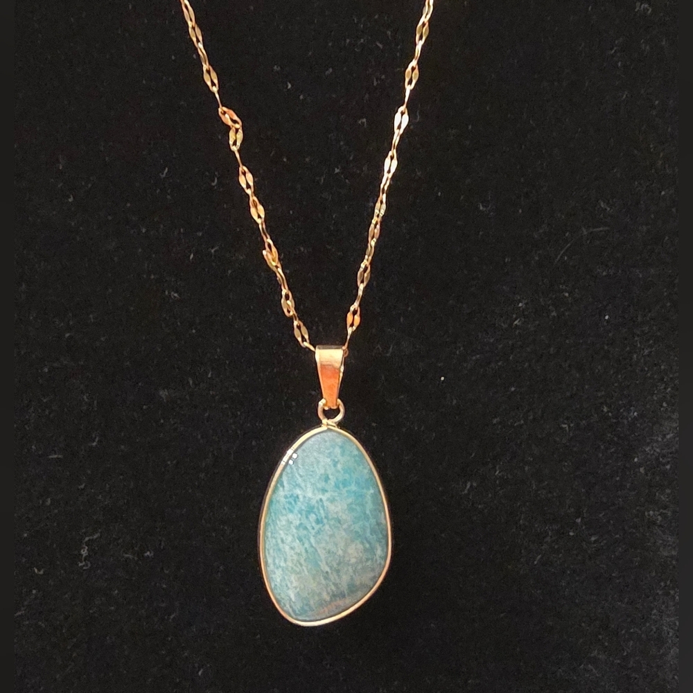 NWOT Elegant Natural Amazonite Gold Plated Titanium Steel Pendant Necklace